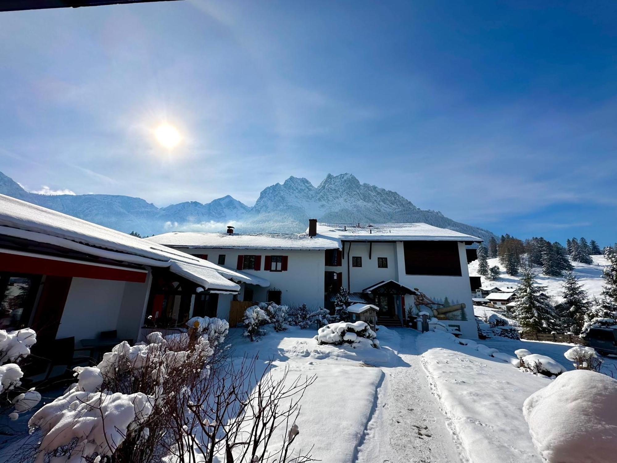 Bayern Resort Hotel - Adults Only - Mit Zugspitzblick - Eibsee-Naehe - Wellnessbereich - Naturpool Im Sommer Grainau Exterior photo