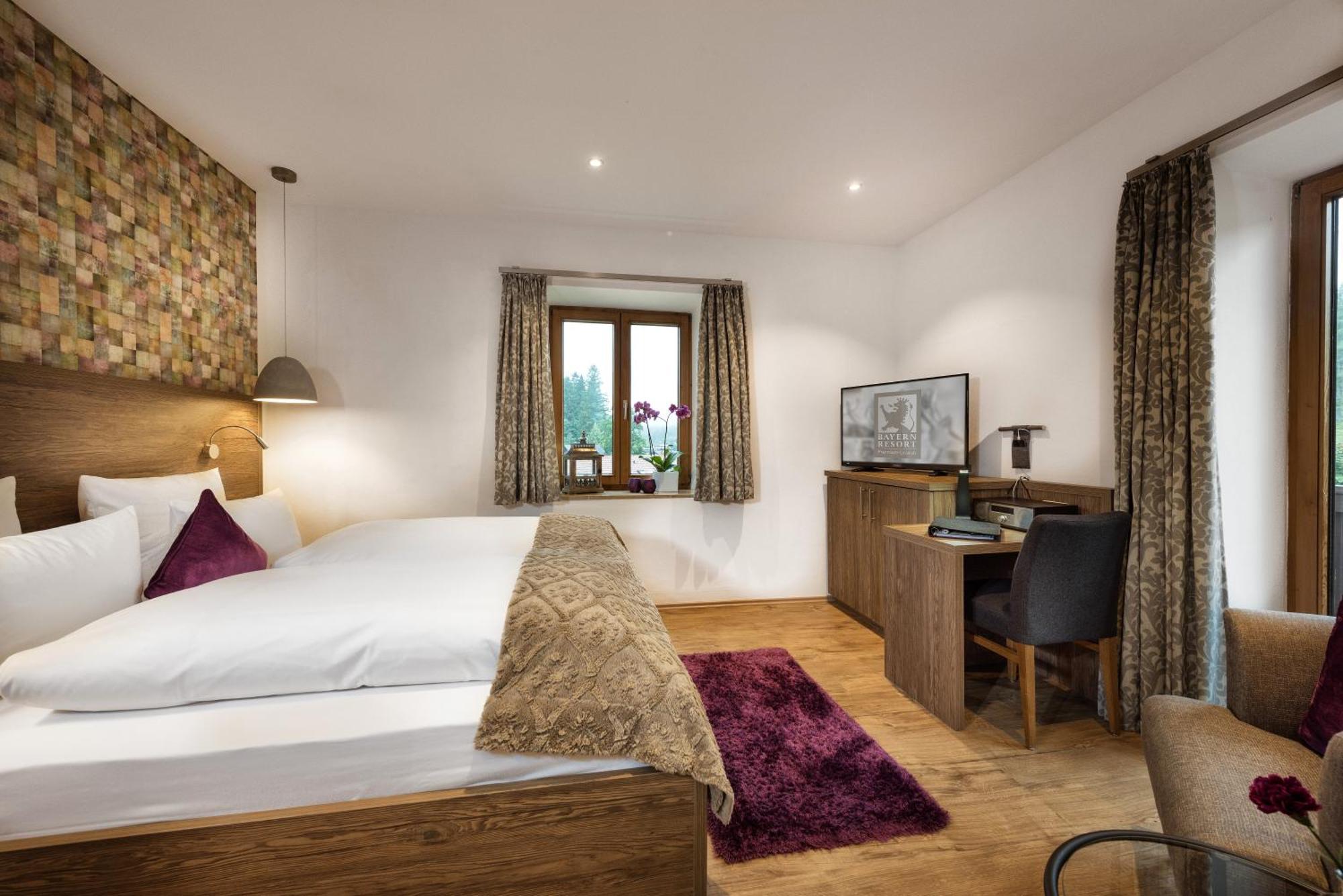 Bayern Resort Hotel - Adults Only - Mit Zugspitzblick - Eibsee-Naehe - Wellnessbereich - Naturpool Im Sommer Grainau Exterior photo