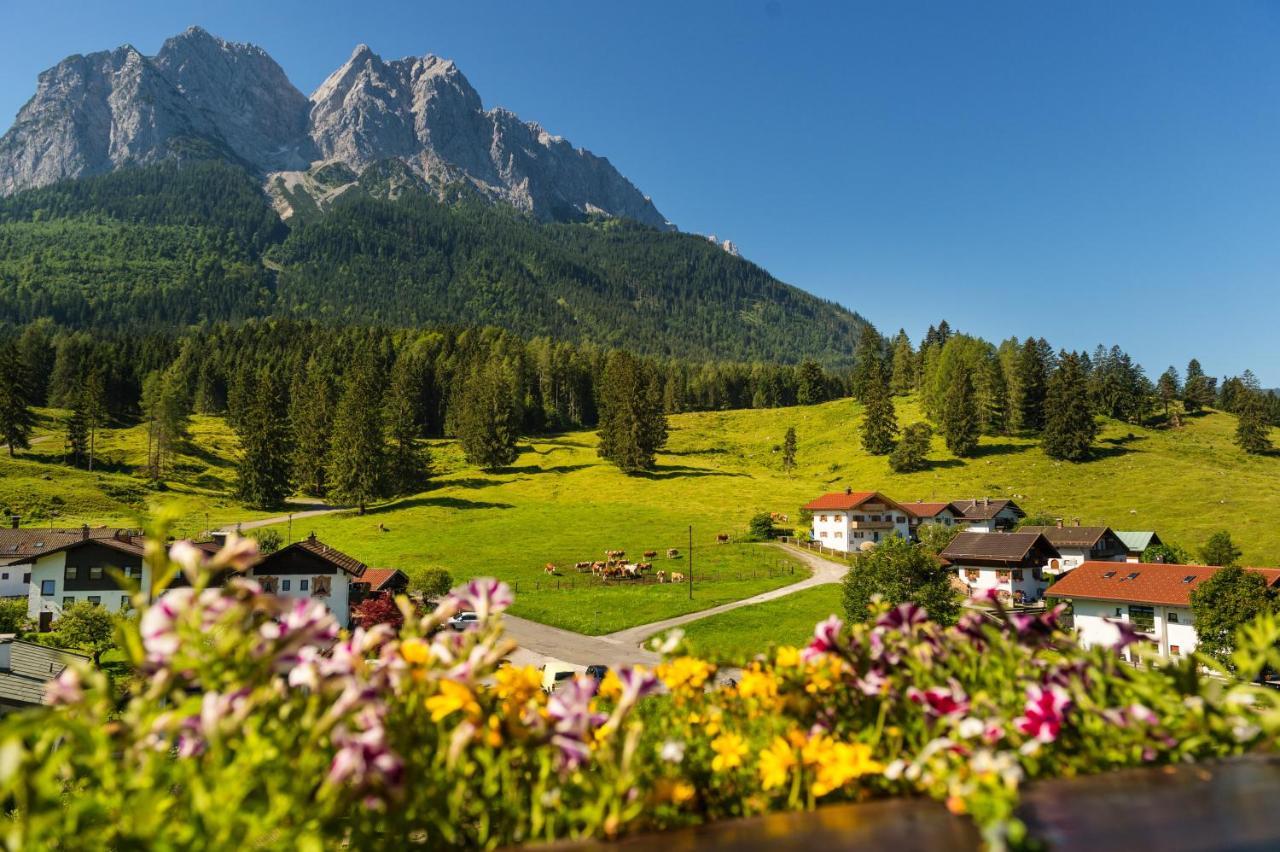 Bayern Resort Hotel - Adults Only - Mit Zugspitzblick - Eibsee-Naehe - Wellnessbereich - Naturpool Im Sommer Grainau Exterior photo